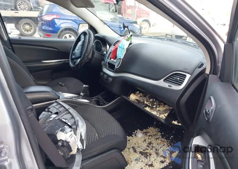 2016 Dodge Journey Sxt z USA, uszkodzony, nr VIN 3C4PDCBB9GT174780